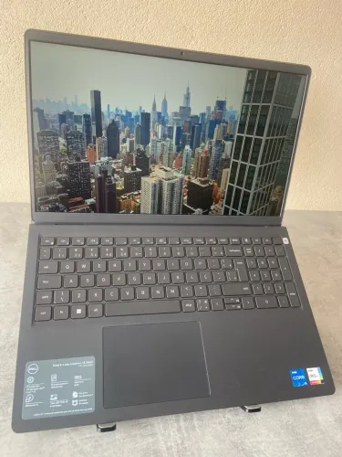 Notebook Dell i5 11ª Geração / IrisXe Graphics / 8GB RAM / 256GB SSD / Tela 15.6? FullHD