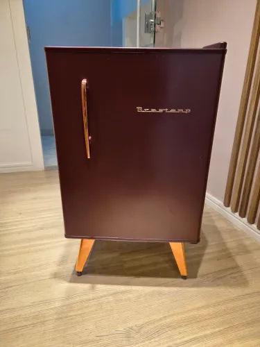 Frigobar Brastemp retrô 76 litros Marsala Wine