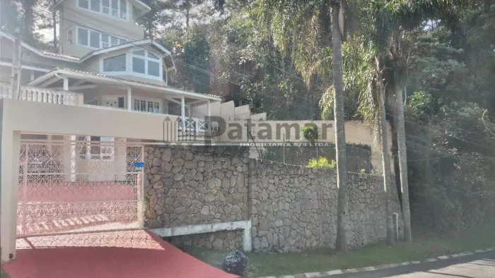 Sobrado de Alto Padrão em Condomínio Fechado na Granja Viana