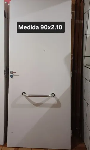 Porta medida 90x2.10 com barra de segurança