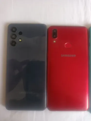 A32, moto E20 e um Samsung A20s barato leia