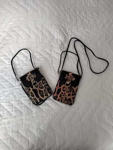 Mini bolsas com estampa animal print , ideal para celular e eventos etc.