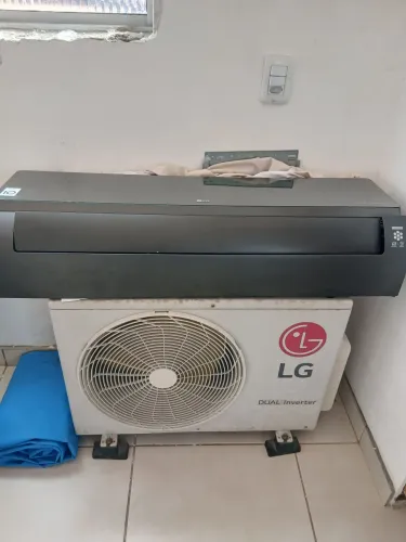 Arcondicionado lg inverter 18000 btus com a frente espelhada funcionando perfeitamente 