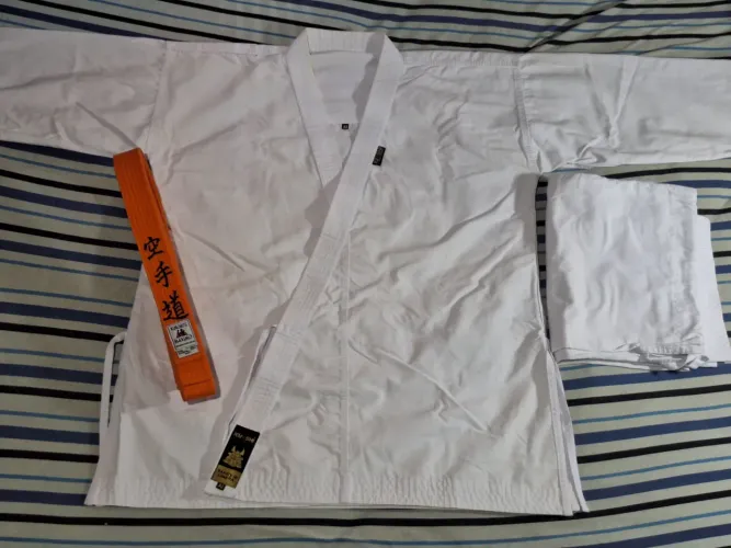Kimono kyoshi de karate + faixa laranja