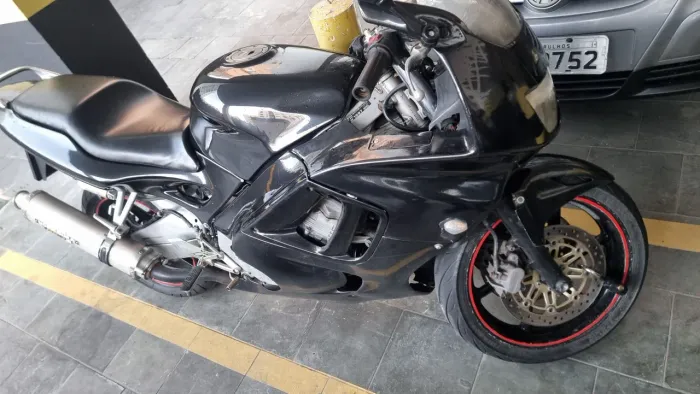 CBR 600F TROCO EM AUDI A3 T ou GOLF SAPÃO