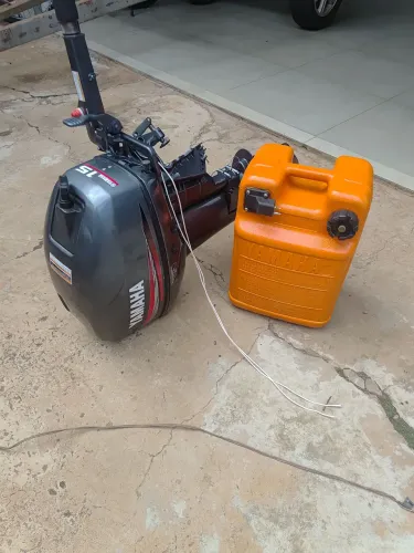 Vendo motor de poupa Yamaha 15HP no estado de novo