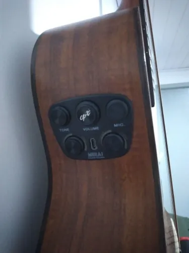 Lindos instrumentos semi novos a venda! Guitarras tagima violão seizi e contra baixo