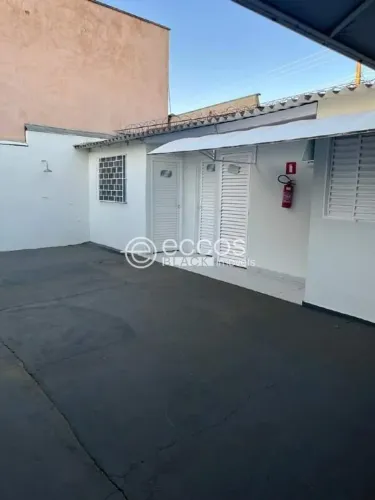 Casa à venda, 3 quartos, 1 suíte, 2 vagas, Presidente Roosevelt - Uberlândia/MG