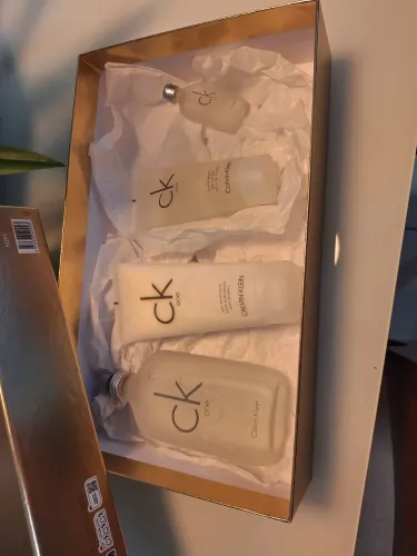 Vendo 1"kit de perfume Calvin Klein contendo perfume 600ml creme loções abaixo do preço