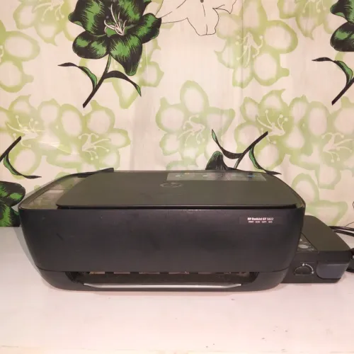 Impressora multifuncional HP DeskJet GT 5822 com sistema de tanque de tinta integrado.