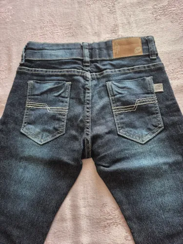 Calça jeans infantil. Tam.8. Em perfeitas condições.  30,00