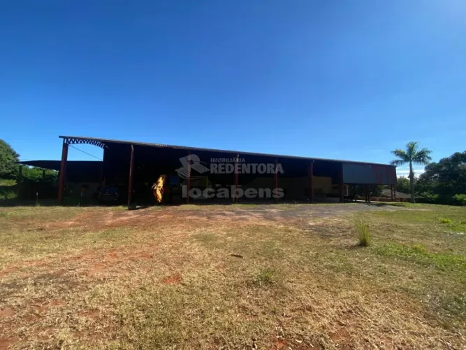 Chácara Jockey Club (Zona Rural) Barracão 840M²