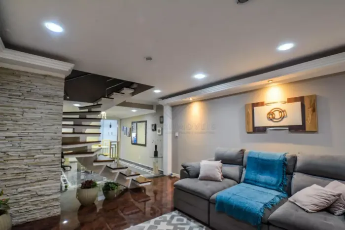 Sobrado com 04 Quartos à venda, 242m² por R$ 949.000,00 - Utinga- Santo André/SP