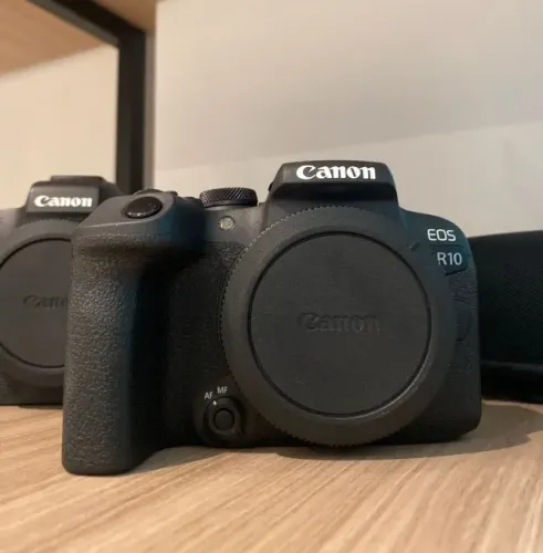 Canon EOS R10 + Lente RF-S 18-45mm
