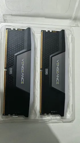 Memoria Ram Corsair RGB 32Gb 2x16GB ddr5 6400mhz CL36 (Seminova 3 meses de garantia)