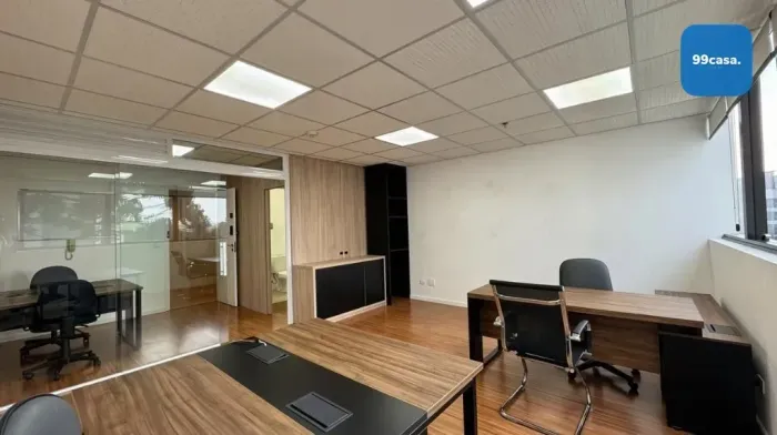 Escritório para aluguel possui 36 metros quadrados em Mossunguê - Curitiba - PR