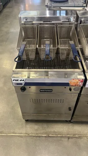 Fritadeira elétrica trifásica 3 cestos água e óleo alta produção 