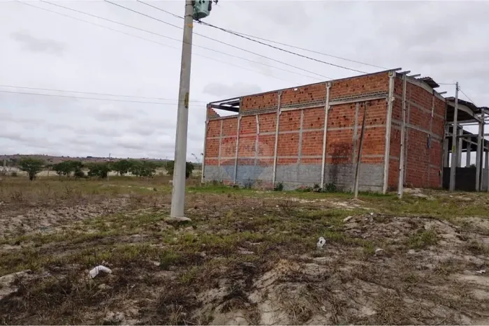 Terreno Versátil em Lajedo: 200m² de Oportunidade