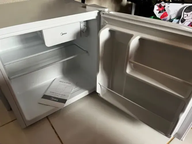 Frigobar Midea 45L 110v Branco - Estado de Novo | Pouquíssimo Uso