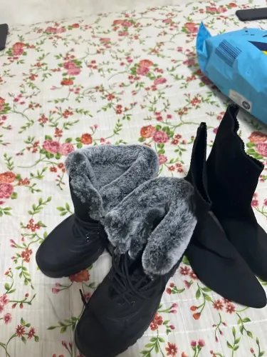 Vendo duas lindas botas