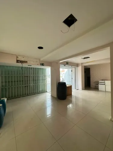 Imóvel para aluguel possui 200 metros quadrados com 10 quartos em Pina - Recife - PE