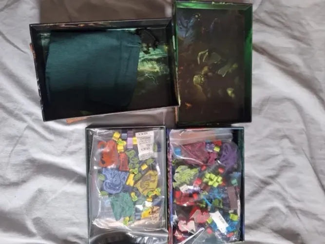 Tiny Epic Cthulhu Deluxe + Expansão Cult of Chaos