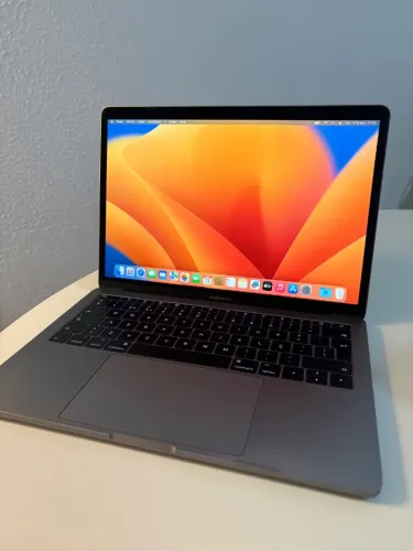 MacBook Pro 13? ? 2017 | 8GB RAM | 128GB