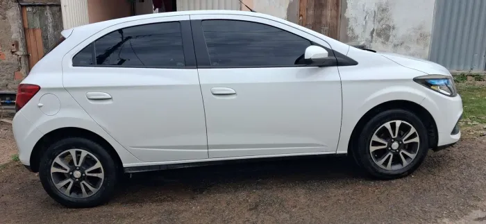 Chevrolet Onix Hatch LTZ 1.4 8V Flex Power Mec. 4P 2015