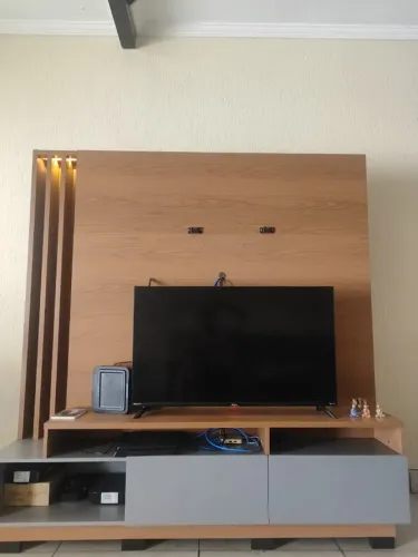 Estante sala com luz