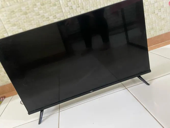 Vende-se TV para retirada de peças