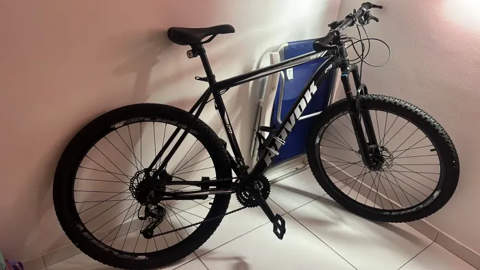 Bike aro 29 câmbio K7 freios hidráulico