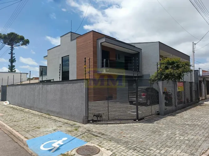 Incrível Sobrado de esquina com terreno amplo no Pineville em Pinhais ! Estuda p