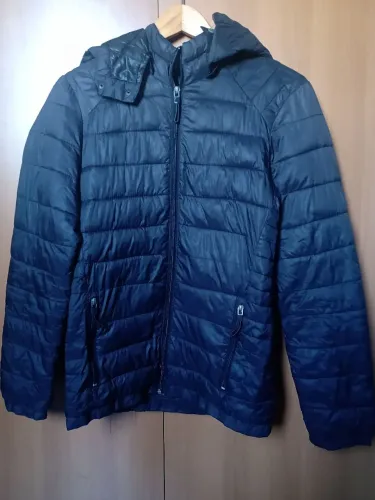 Jaqueta puffer Bershka preta com capuz p