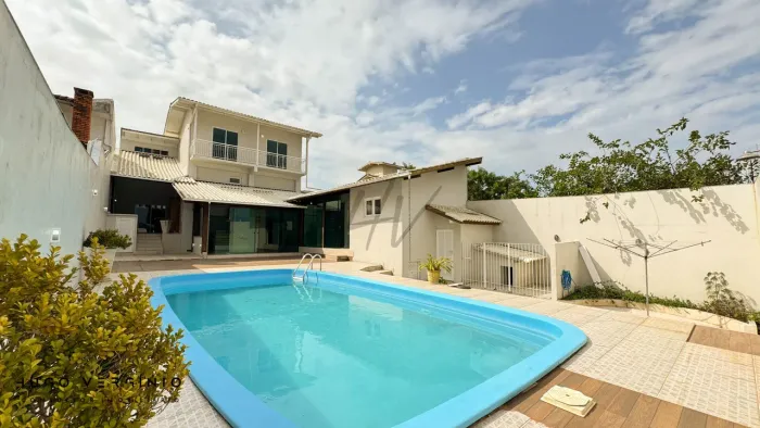 Casa com 4 dorm 2 suítes 410m² Capoeiras - Florianópolis/SC