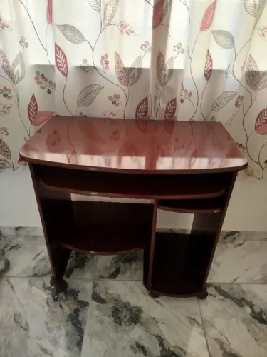Mesa para computador/ escritório