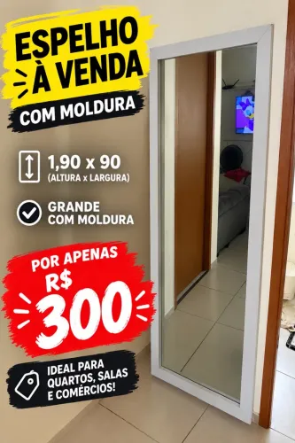 Espelho grande com moldura