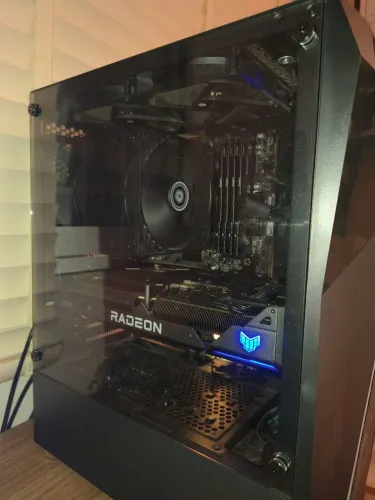 PC Gamer Completo - Ryzen 5600x - 7800 XT 16Gb - 32Gb DDR4 3200 - 2TB Nvme - Monitor 24"