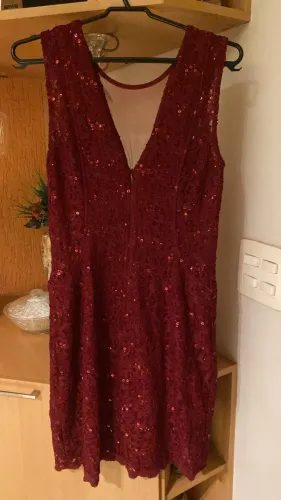 Vestido Marsala de renda tubinho