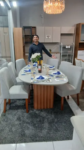 Sala de jantar com 6 cadeira e mesa formato orgânico