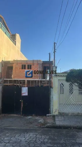 Casa à venda em Santo André (Jardim Santo Antônio) | 3 suítes | Frente | 130m²