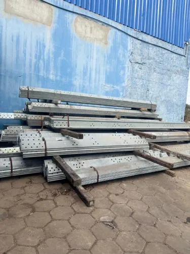 Cantoneiras 6"x5/8" vendo, troco por veiculos, lotes, casa, zap *