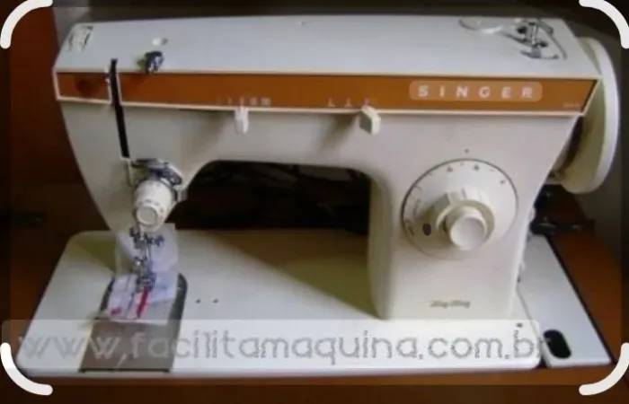 Máquina de costura singer
