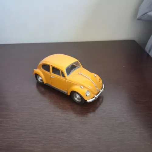 Miniatura Volkswagen Fusca Amarelo - Colecionável Escala 1:24