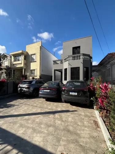Sobrado para VENDA e/ou LOCAÇÃO, possui 372 m² com 9 quartos em Vila Monumento - São Paulo
