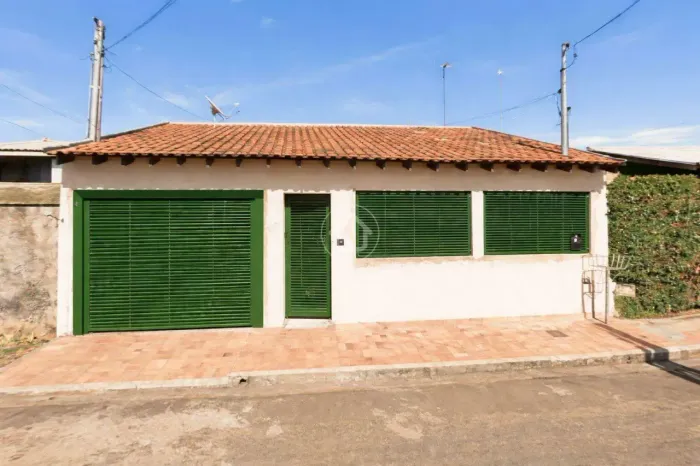 CASA 3 QUARTOS SENDO 1 SUÍTE