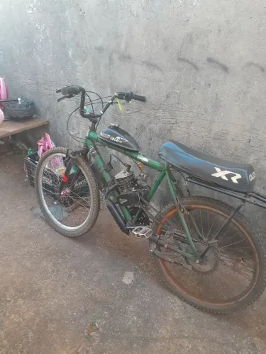 Vendo uma bicicleta motorizada Andando funcionando nenhum vazamento