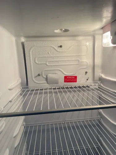 ? Geladeira Electrolux Frost Free 260L - Muito Conservada