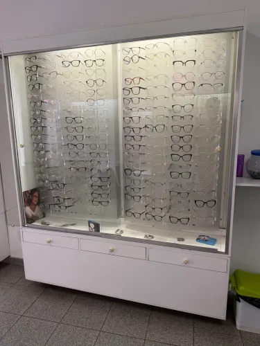 Vitrine, Mesa, Balcão e Mesa de PC