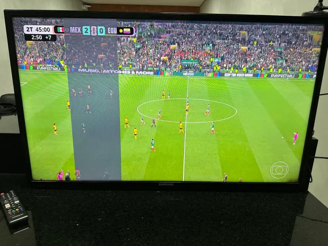 Televisão 43 polegadas não é smart