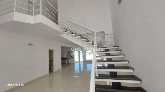 Casa de alto padrão com 04 Quartos, sendo 04 Suítes à venda e para locação no condomínio T